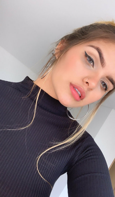 kattyrolla xxx actress pics