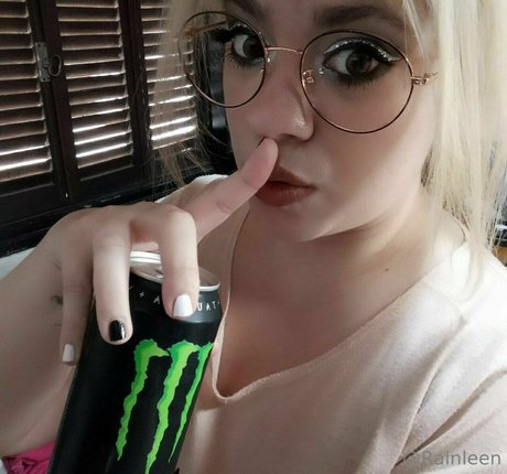 rainleen model hd pic