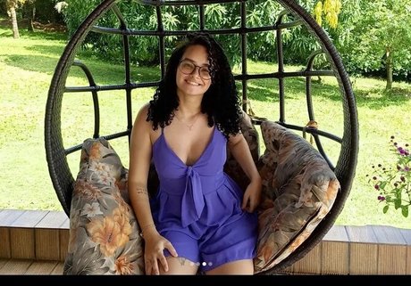 isadosra erotic model img