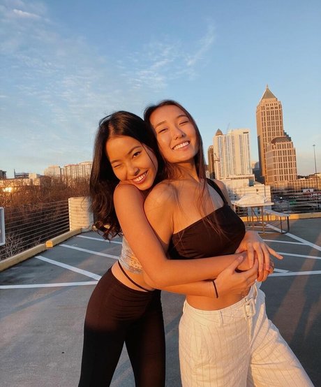 Marissa Ren exclusive model pic