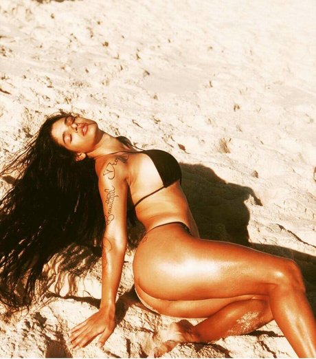 Linda De Morrer nude model archive