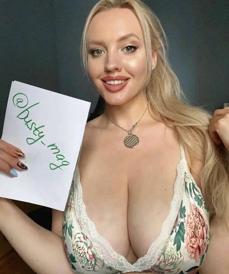 Busty Magazine xxx actress picture