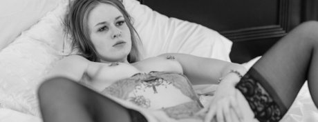 kytrue sexy model image