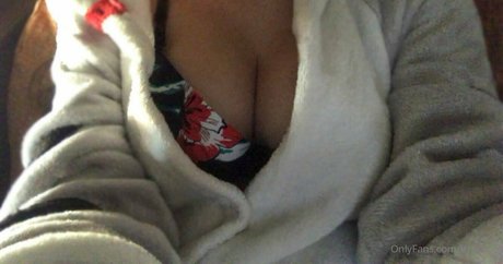 bzbkcup sexy actress image