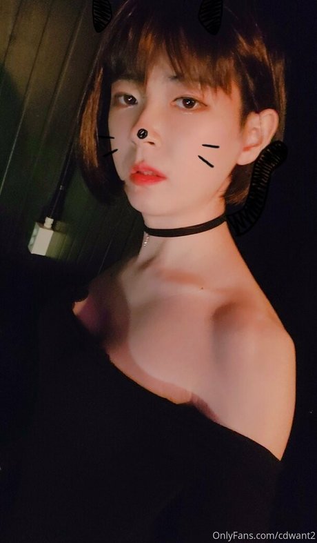 cdwant2 model adult photo