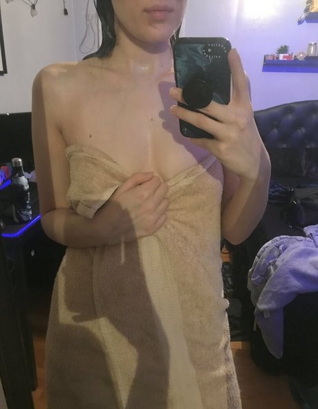 skysfreepage pornstar nude picture