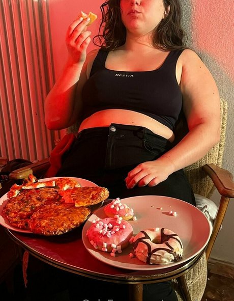 curvyfairyyy naked pornstar photo