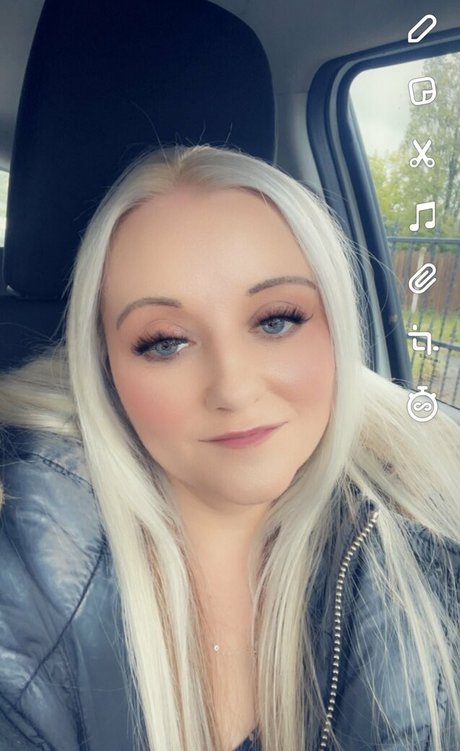 petitiepolly pornstar sexy photos