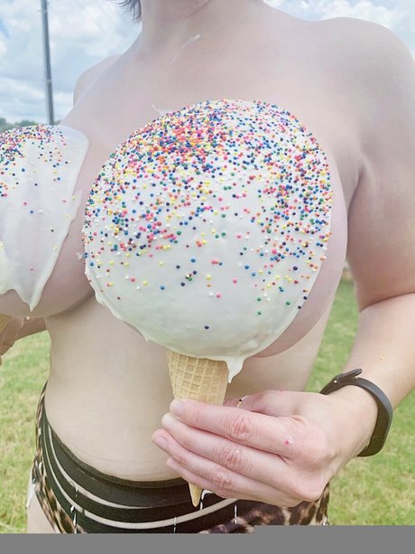 Brooklynspringvalley naked model image