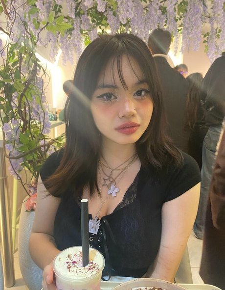 iadivinecomedie sexy pornstar pics