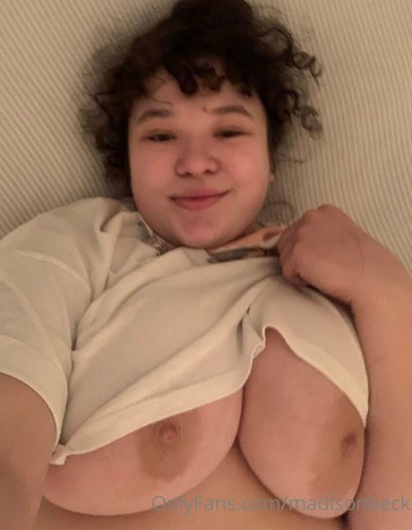 madisonbeck model perfect img