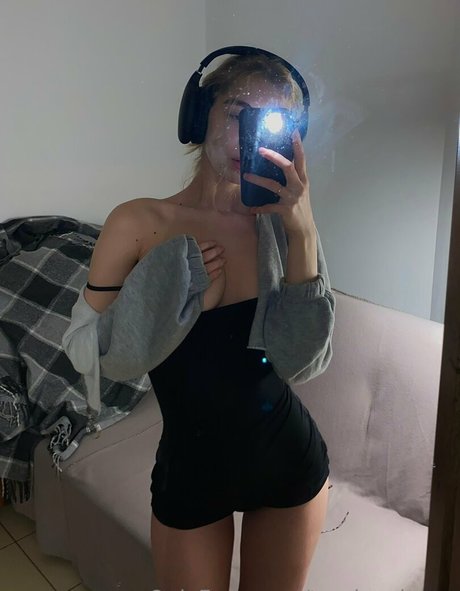 tender cherry model free pics