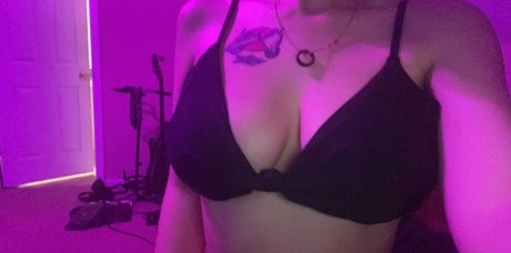 ohshitwhtup xxx model photo