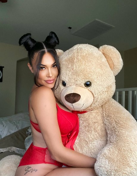 raineyjamesfree high quality actress pic