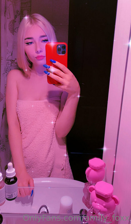 amily foxx model hot photo