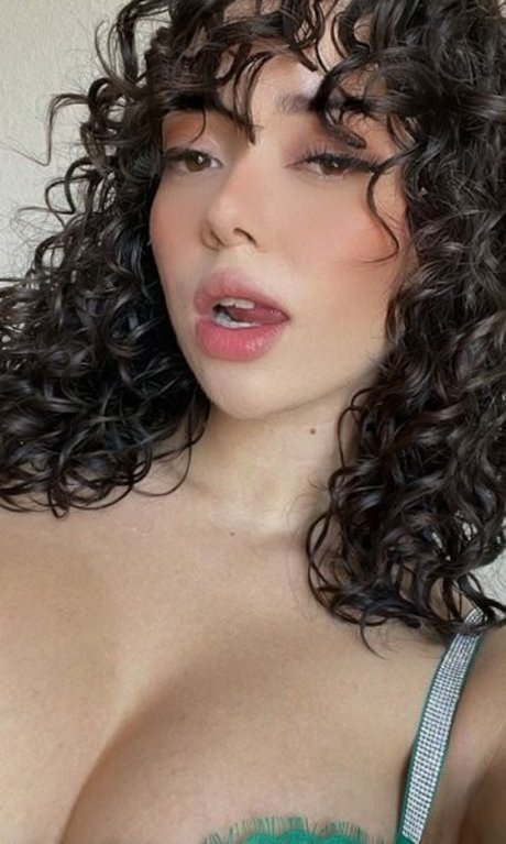 Briannagutz nude actress picture