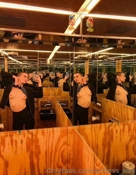 artemis sixx model naked img