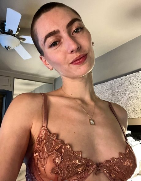 artemis sixx porn star image