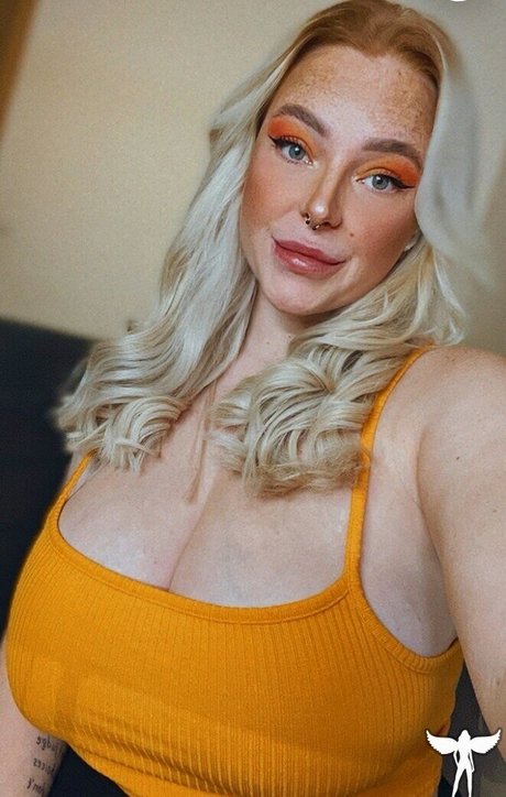 Sarah Neuhaus model xxx image