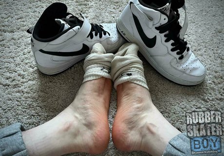 rubberskaterboy pornographic model images