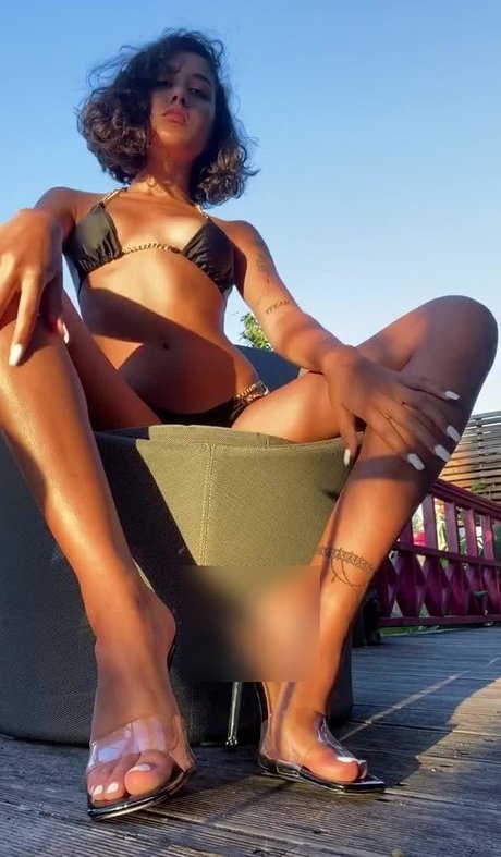 Layafeet model free picture