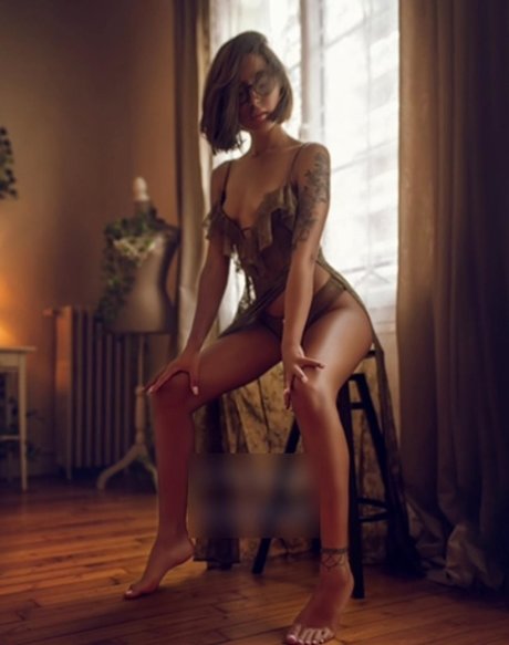 Layafeet nice model img