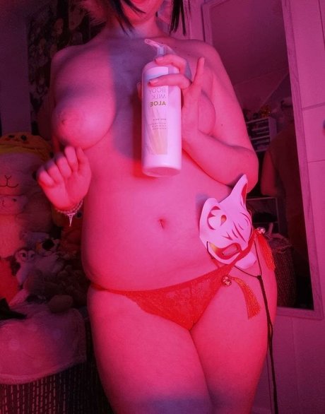 CosplayShino free actress images