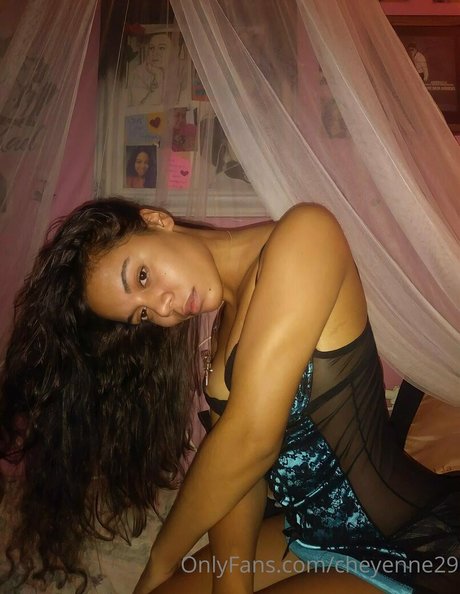 norah23694 free star img