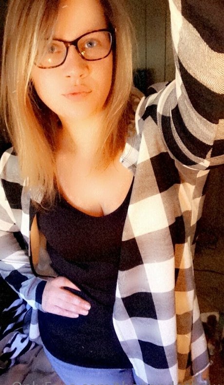 thepandashow art model photo