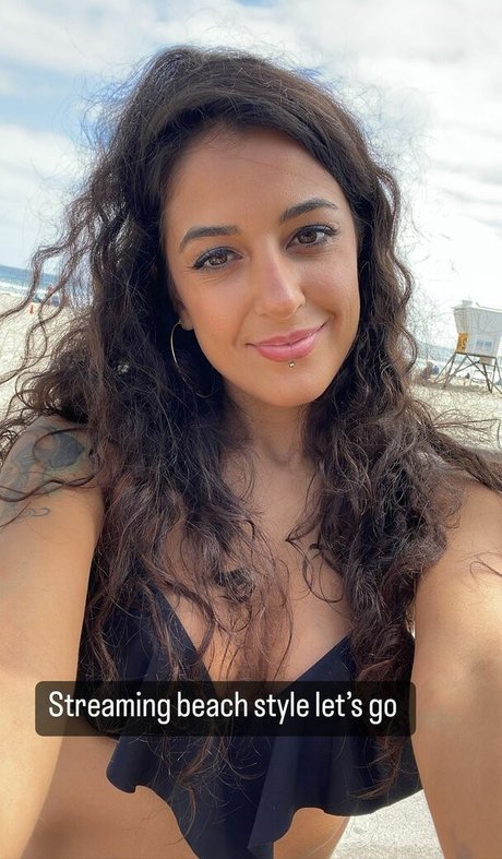 Ritaglitch model nude pics