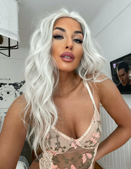 baddie withnodaddy erotic actress images