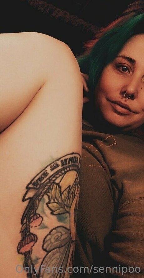 sennipoo adult star image