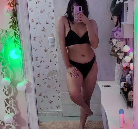 Niellefer model photo