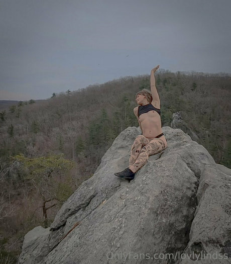 lovlylindss erotic actress pic