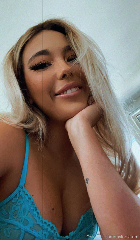 taylorsatomi art star archive