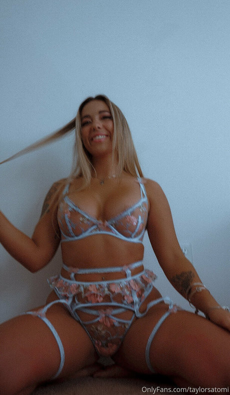 taylorsatomi pretty pornstar gallery