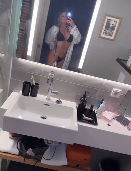 Tais Lambertini model adult pics