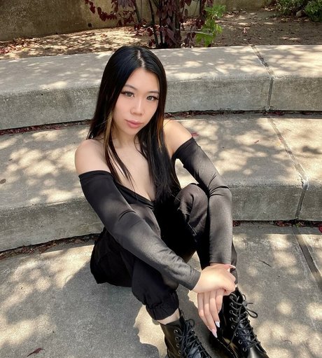 Awkie pretty model photos