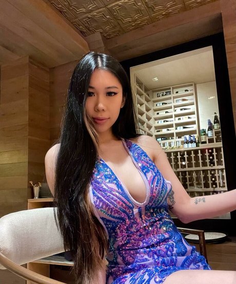 Awkie pornographic model pictures