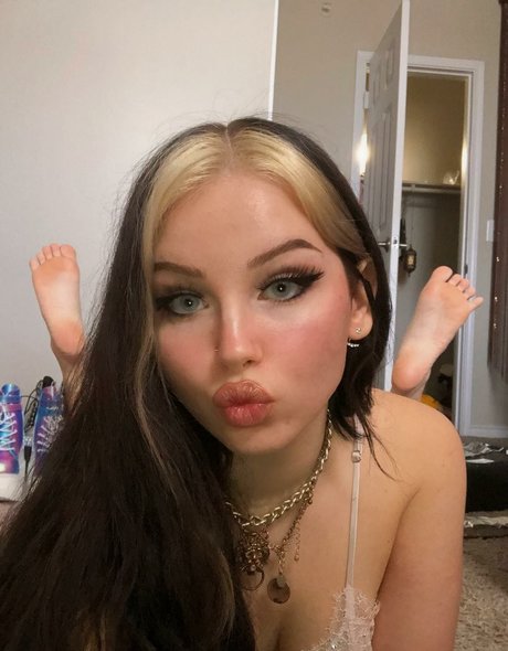 katyakittyxo naked pornstar pics