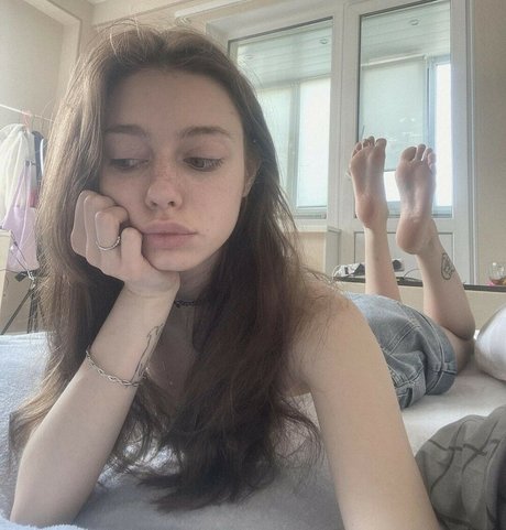 amanitalis model adult pic