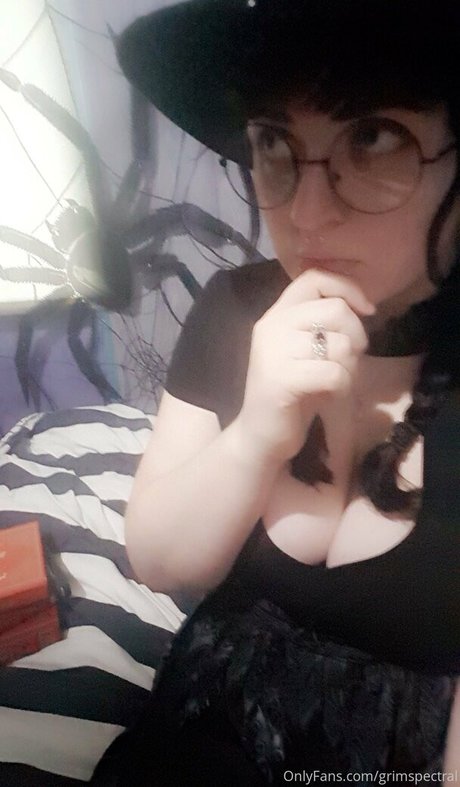 grimspectral naked model image