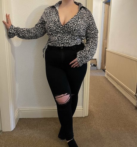 charlottesnow nice model image