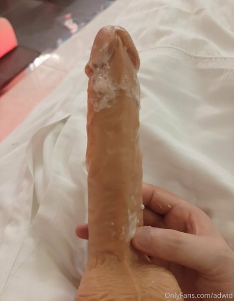 adwid model high quality picture