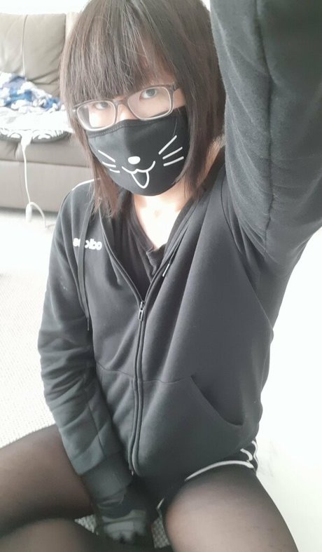 adwid beautiful pornstar img