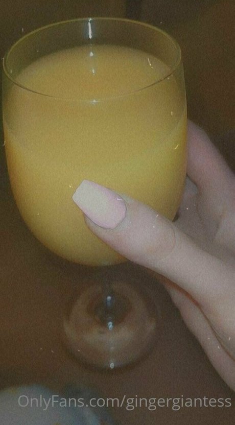 gingergiantess model naked pictures