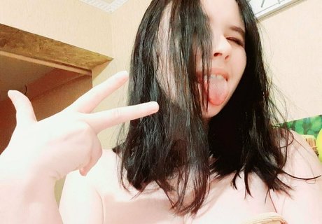 emy isabelle model best pics