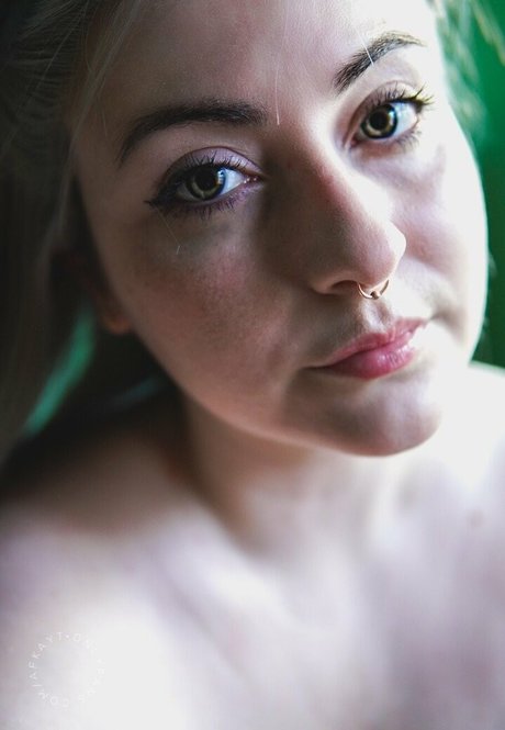 Afkayt star adult picture