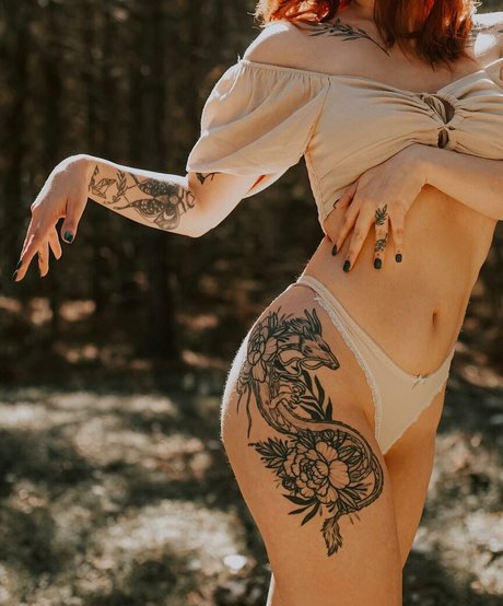 Spooky Foxx hot model image