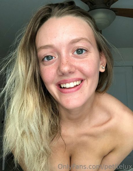 petitelux nude star pics